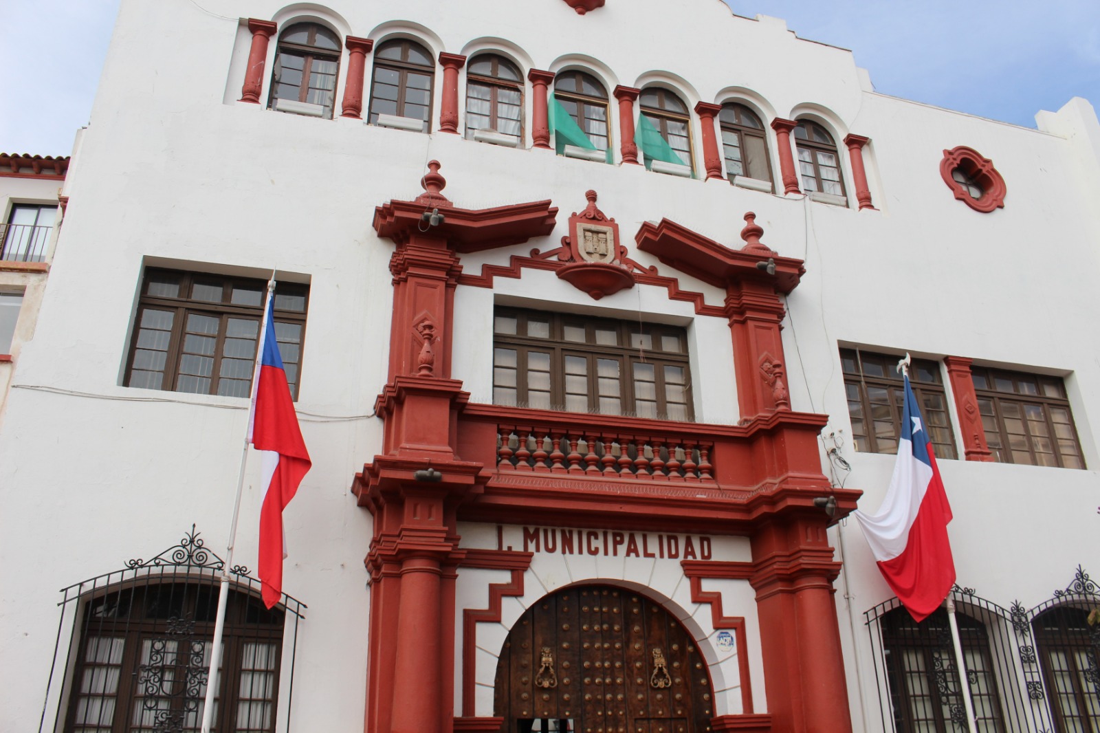 ALCALDESA NORAMBUENA ANUNCIA NUEVAS MEDIDAS PARA ENFRENTAR GRAVE CRISIS FINANCIERA MUNICIPAL